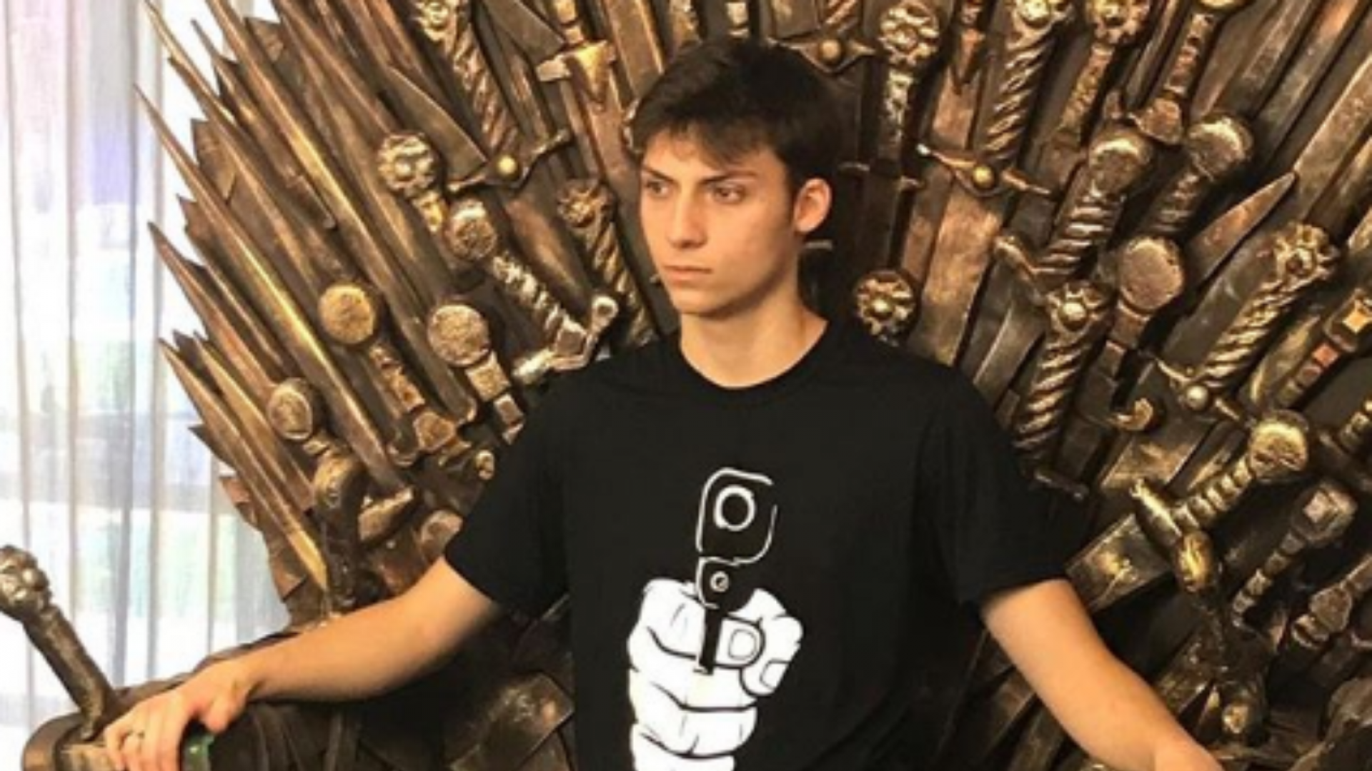 Após ter sexualidade exposta por ex-assessor, Renan Bolsonaro surge com novo affair
 - Foto: Reprodução