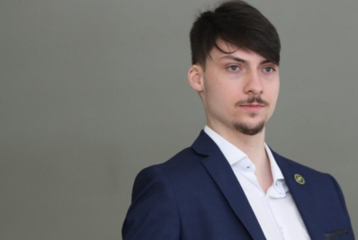 Jair Renan Bolsonaro tem projeto contra 'doutrinação ideológica' barrado em Balneário Camboriú