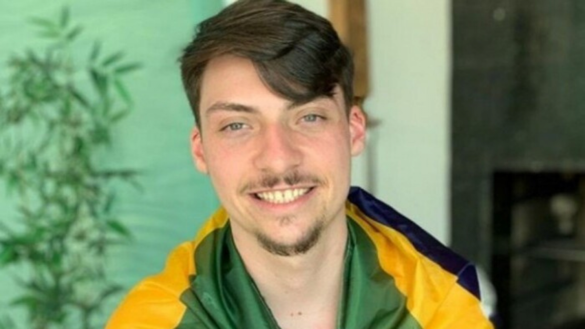 Após ter sexualidade exposta por ex-assessor, Renan Bolsonaro surge com novo affair
 - Foto: Reprodução