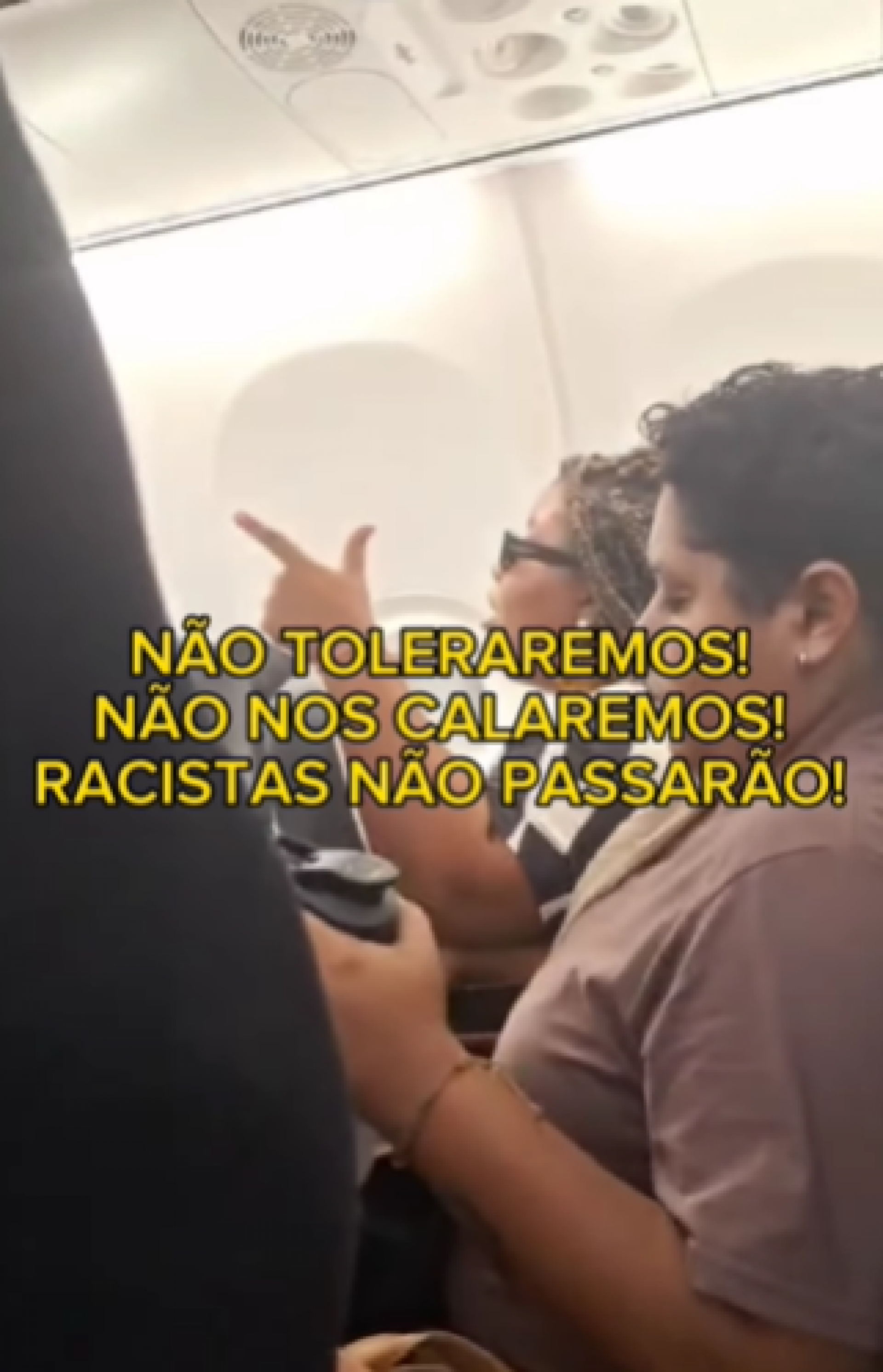 Diretora da UNE, Larissa Vulcão, denuncia caso de racismo em voo da Gol