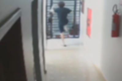 Vídeo: jovem é morto após invadir apartamento em briga por lixo