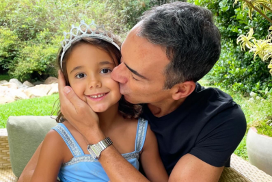 César Tralli compartilha registros de viagem em dupla com filha: 'Princesinha'