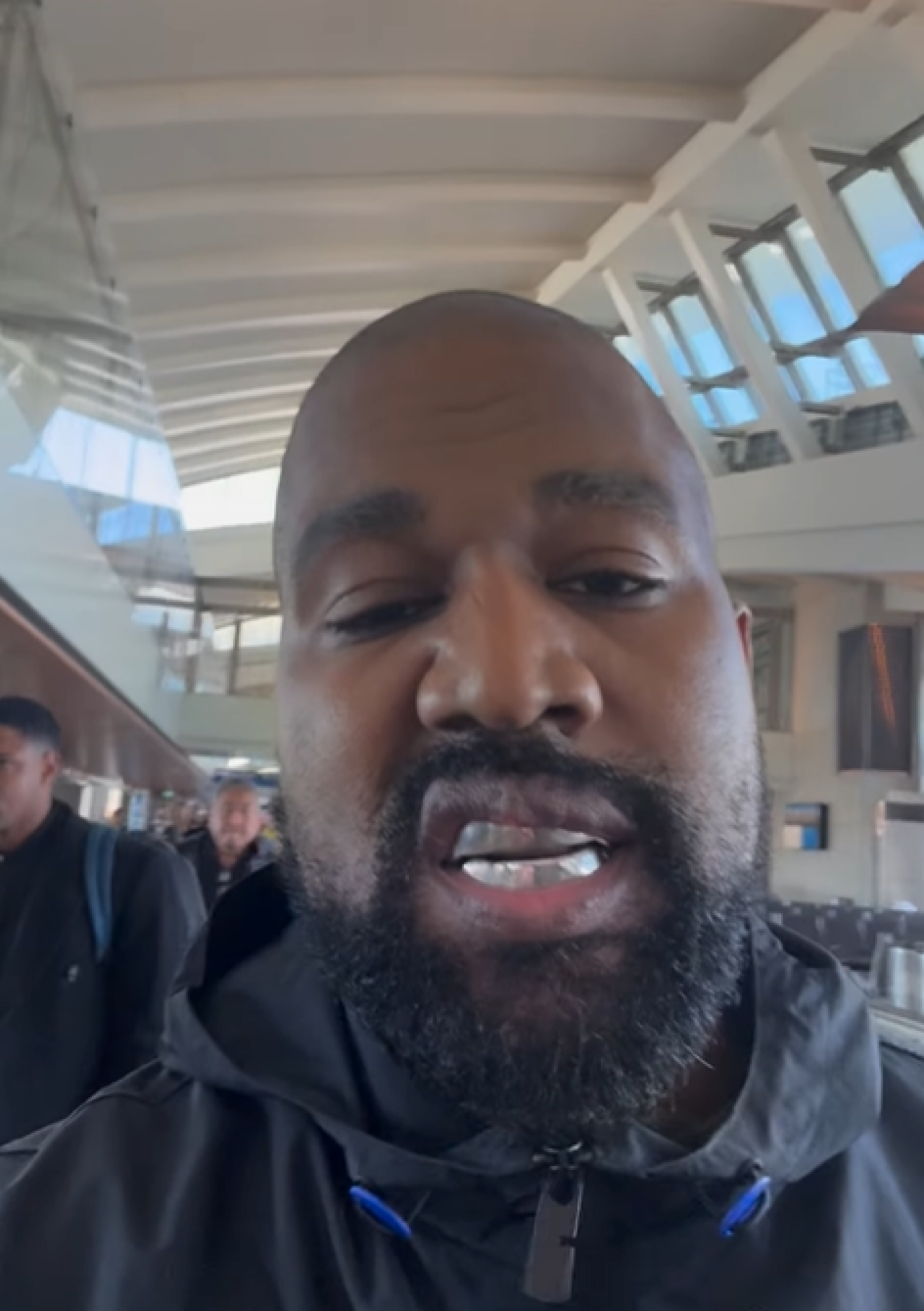 Kanye West rebate críticas de seguidores por expor mulher seminua - Reprodução / Instagram