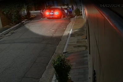 Motorista tem carro cercado por grupo e é roubado em SP; polícia apreende adolescentes