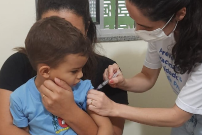 Cordeiro vacina público infantil contra a Covid-19