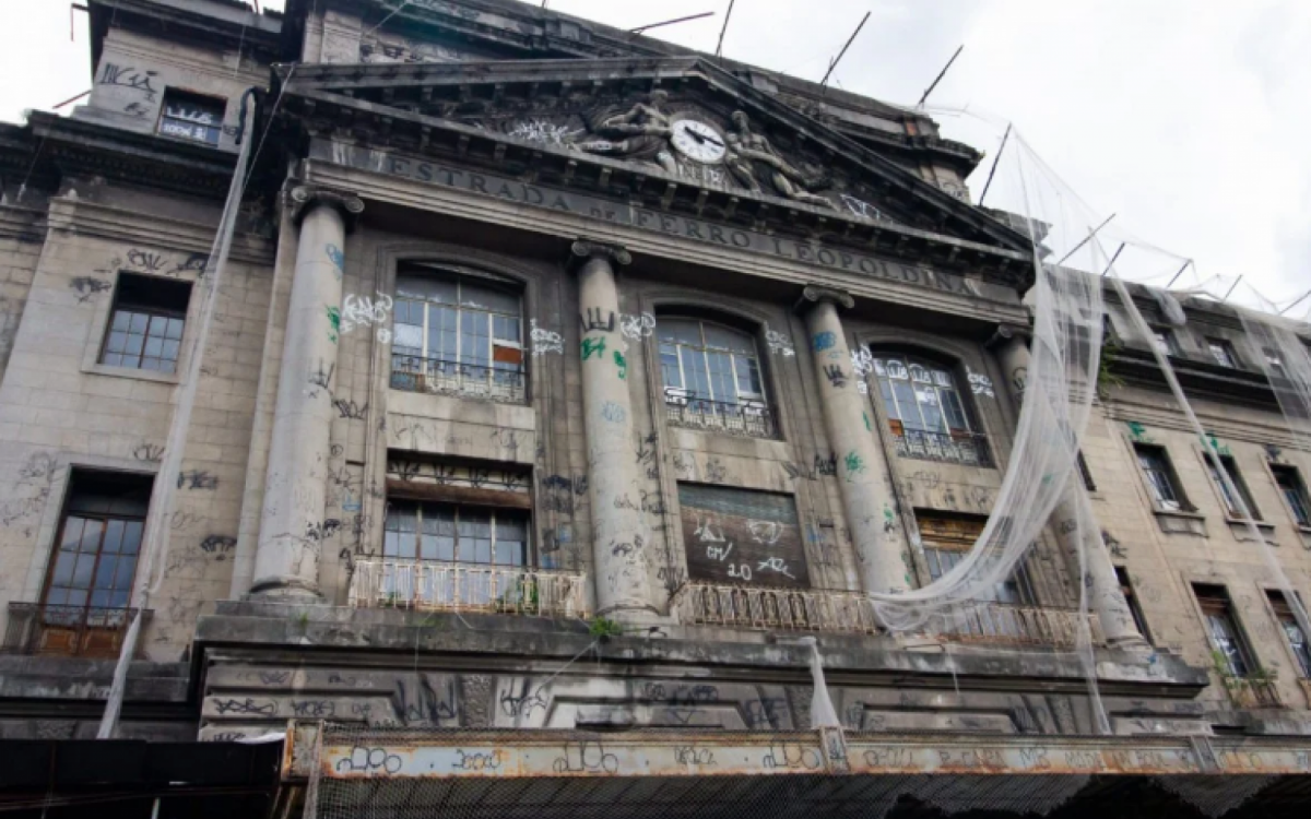 Prédio da Estação Leopoldina, no Centro do Rio, está abandonado há pelo menos 20 anos