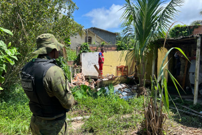 Gated demole residência interditada pela Defesa Civil em Itaipuaçu