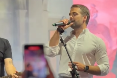 Eduardo Leite se aventura como cantor durante encontro do Consórcio Sul e Sudeste