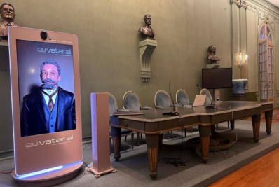 ABL inaugura 'avatar humanizado' de Machado de Assis, que reponde perguntas de visitantes