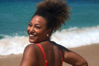 Sheron Menezzes conquista elogios ao compartilhar clique de biquíni no Havaí