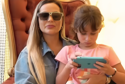 Após travessura da filha, Deolane brinca: 'Já tomaram anticoncepcional?'