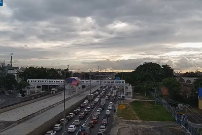 Após acidente, motoristas enfrentam trânsito intenso na Avenida Brasil 