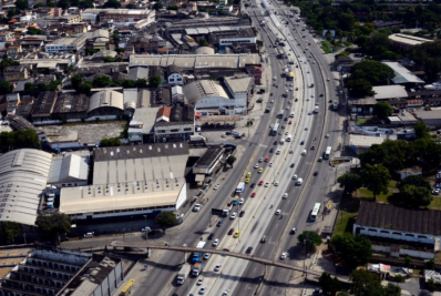 Restrição de horário para circulação de caminhões na Avenida Brasil é adiada