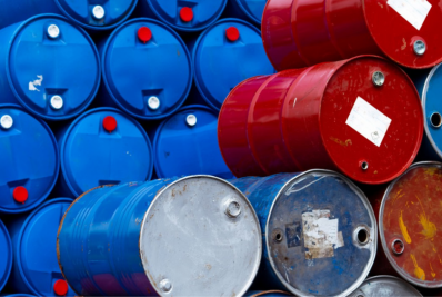 Petróleo se recupera e fecha perto da estabilidade, de olho em inflação dos EUA e Opep