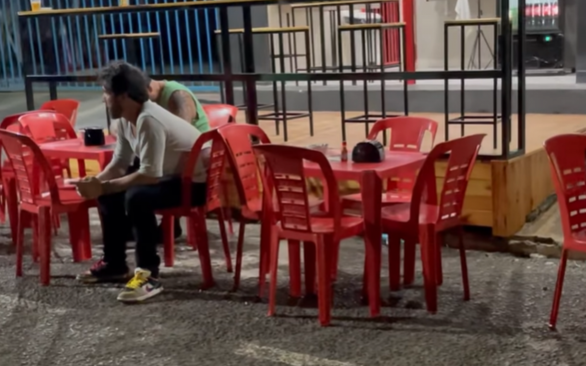 Sandro Pedroso lamenta ao inaugurar lanchonete e ficar vazia - Reprodução/Instagram
