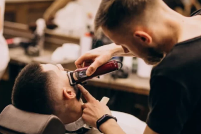 Arraial do Cabo disponibiliza cursos gratuitos de barbeiro, ballet e confeitaria