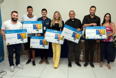 Parceria garante 10 computadores e R$ 200 mil para ações na Obra do Salvador