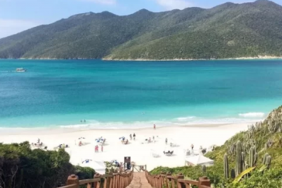 Justiça determina retirada de quiosques de reserva extrativista em Arraial do Cabo