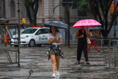 Especialistas alertam para chegada de frente fria e previsão de temporal no Rio