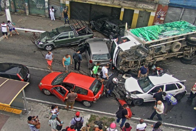 Acidente grave envolvendo 11 veículos deixa oito feridos em Niterói