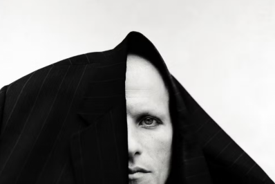 Bruno Gagliasso compartilha ensaio conceitual e web reage: 'Valdemort'