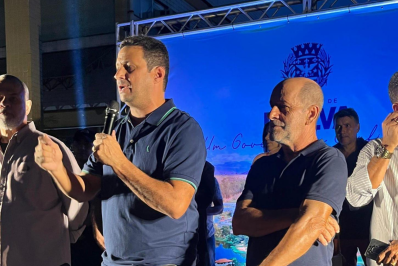 Reurbanização de canteiro central é marcada por trecho do Hino da Cidade