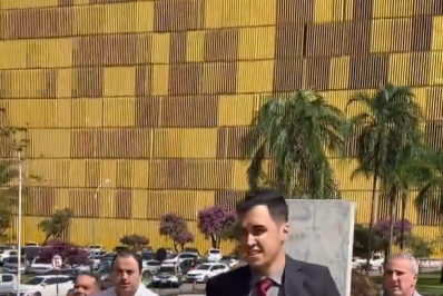 Aos empurrões, Glauber Braga expulsa influencer do MBL da Câmara e bate boca com Kim Kataguiri