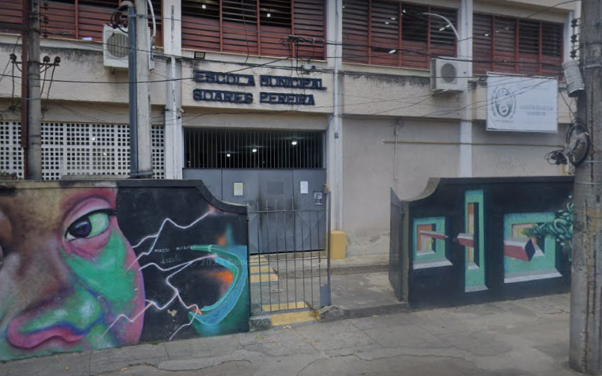 Crianças, que têm de 7 a 12 anos, fugiram da Escola Municipal Soares Pereira, na Tijuca - Reprodução / Google Street View