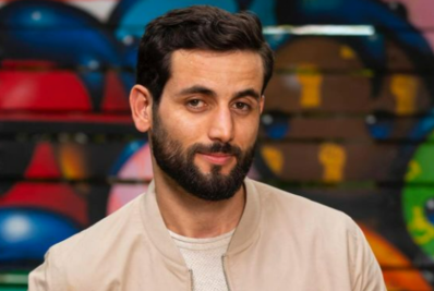 Matteus do BBB 24 aparece dançando com duas mulheres e se justifica