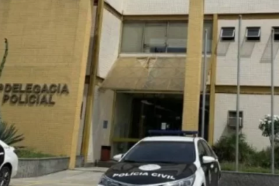 Suspeito de chutar barriga, dar socos na cabeça e ameaçar de morte companheira é preso em Arraial