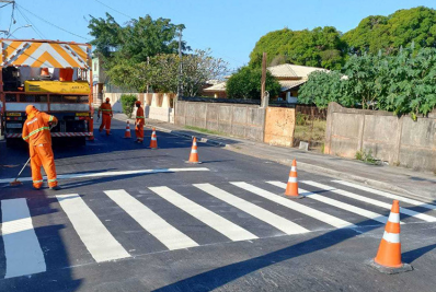 Instituto de Trânsito inicia sinalização em avenida coberta com asfalto novo