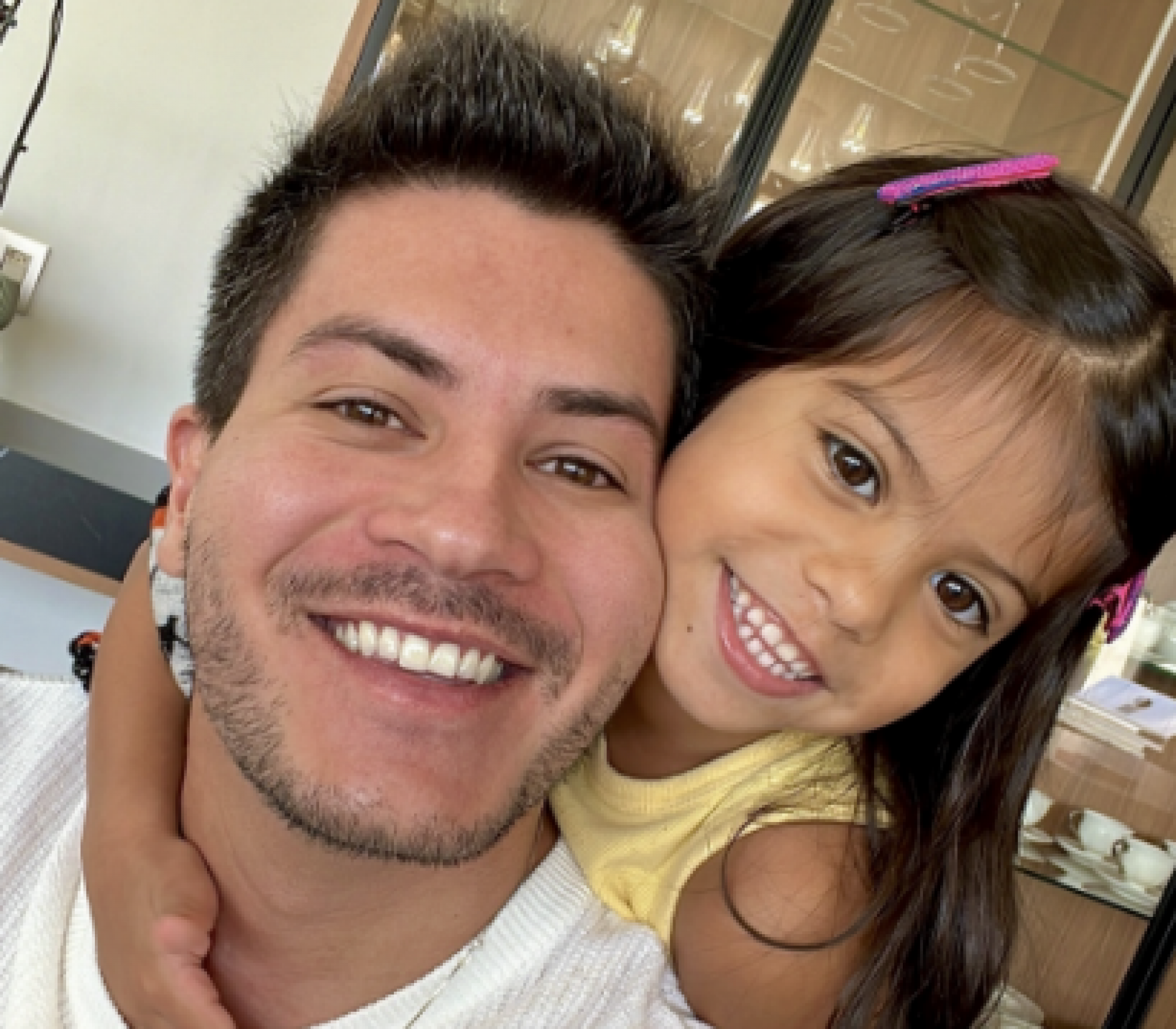 Arthur Aguiar surge em foto com a filha em meio a polêmica - Foto: Reprodução