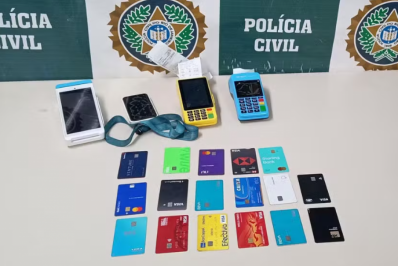 Ambulante é preso suspeito de aplicar golpes com máquinas de cartão em turistas na Lapa