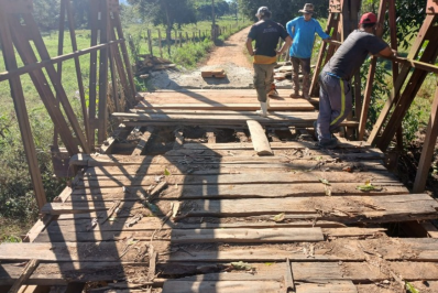 Ponte de ferro e estradas da região rural recebem atenção especial do governo municipal