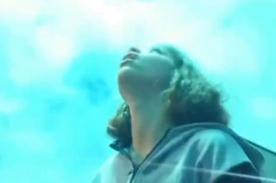 Vídeo: Jovem tenta fazer selfie e flagra meteoro ao vivo 