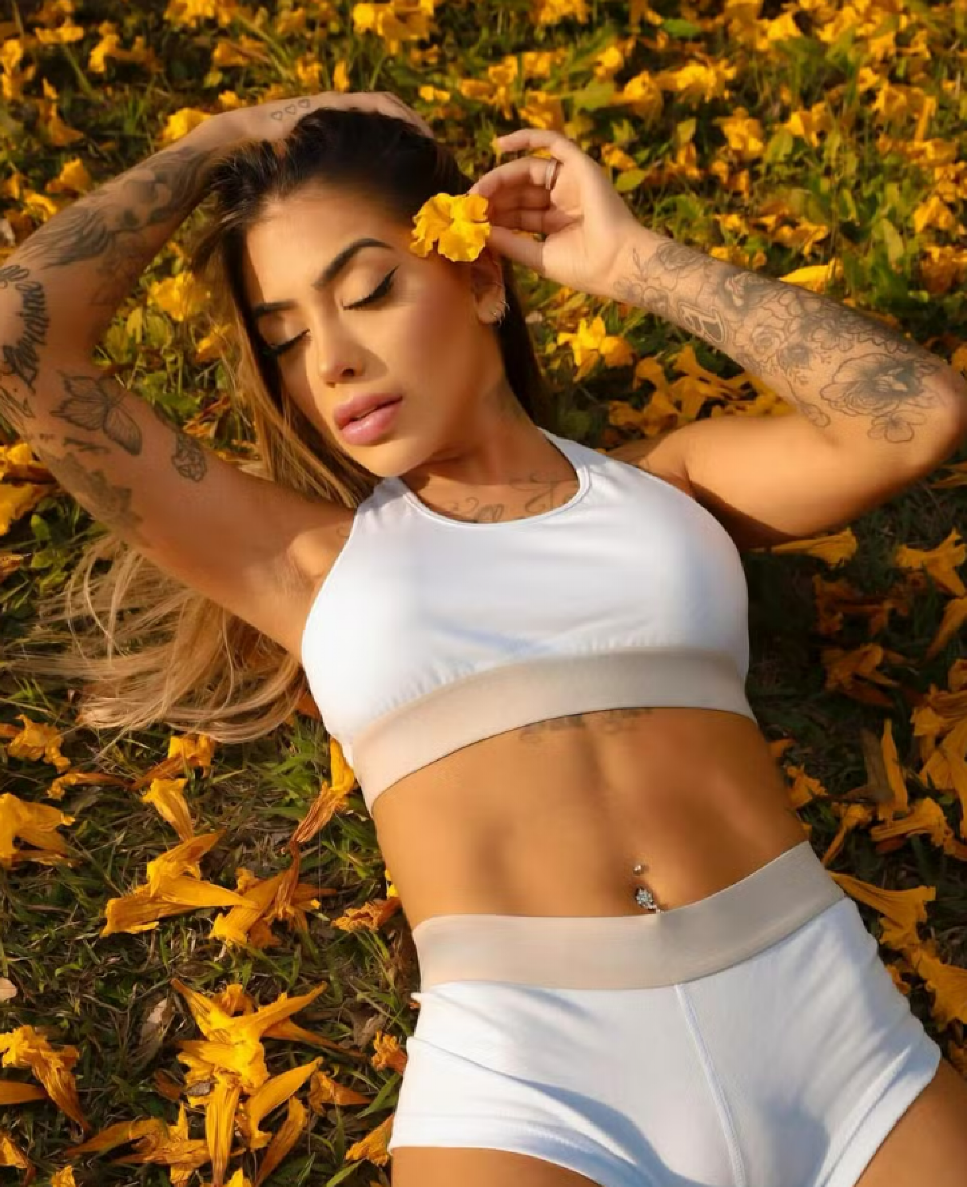 MC Mirella retorna a site de conteúdo adulto e alcança primeiro lugar - Foto: Reprodução