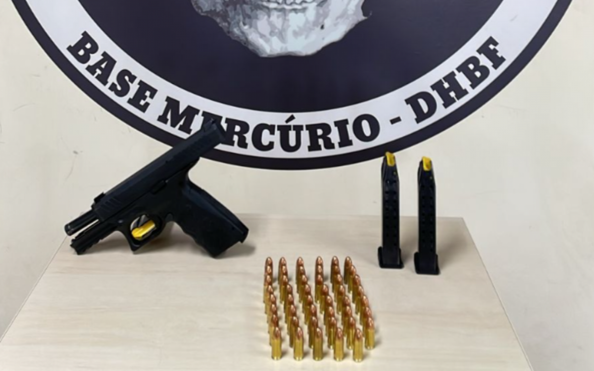 Arma do militar foi apreendida por agentes da DHBF - Divulgação / Polícia Civil