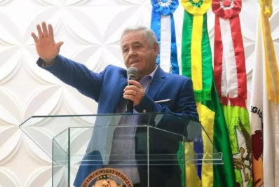 Prefeito diz que enchentes no RS ocorrem por estado ter 'poucas igrejas e muitos centros'