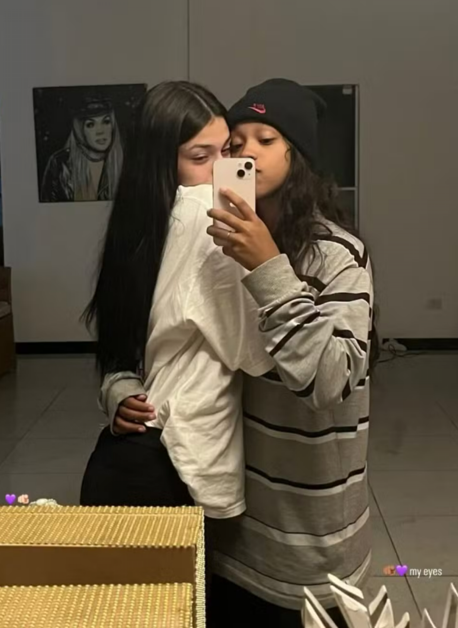 Pyetra Benelli, filha caçula de Simony, se declara para a namorada  - Foto: Reprodução