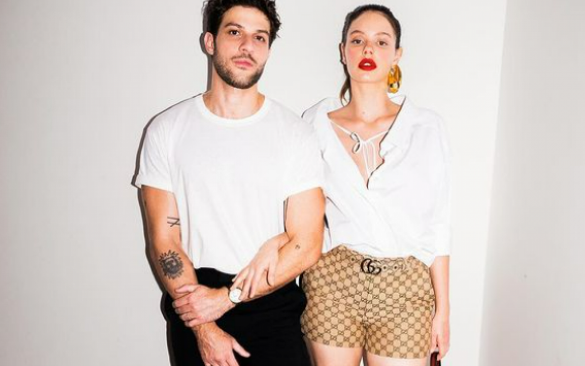 Chay Suede e esposa, Laura Neiva, anunciam gravidez do terceiro filho