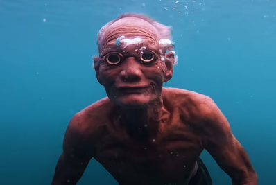 Tribo com habitantes que passam horas embaixo d'água está ameaçada por poluição