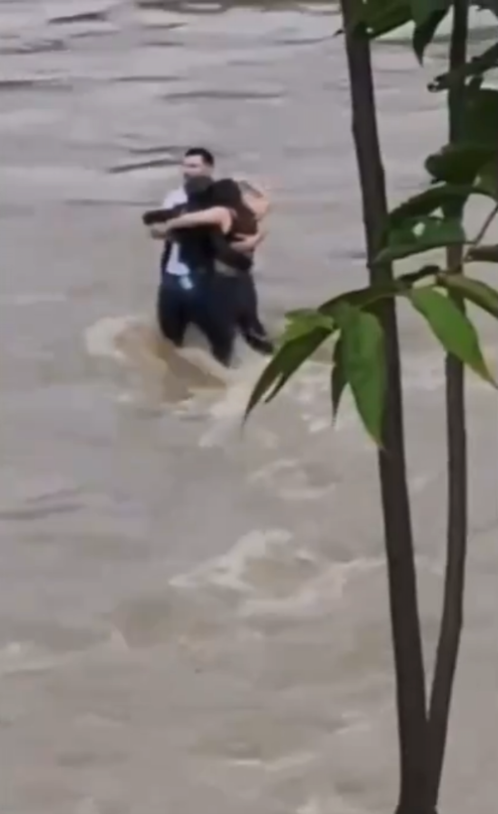 Do trio, dois corpos foram encontrados e um segue desaparecido - Reprodução / Tg1