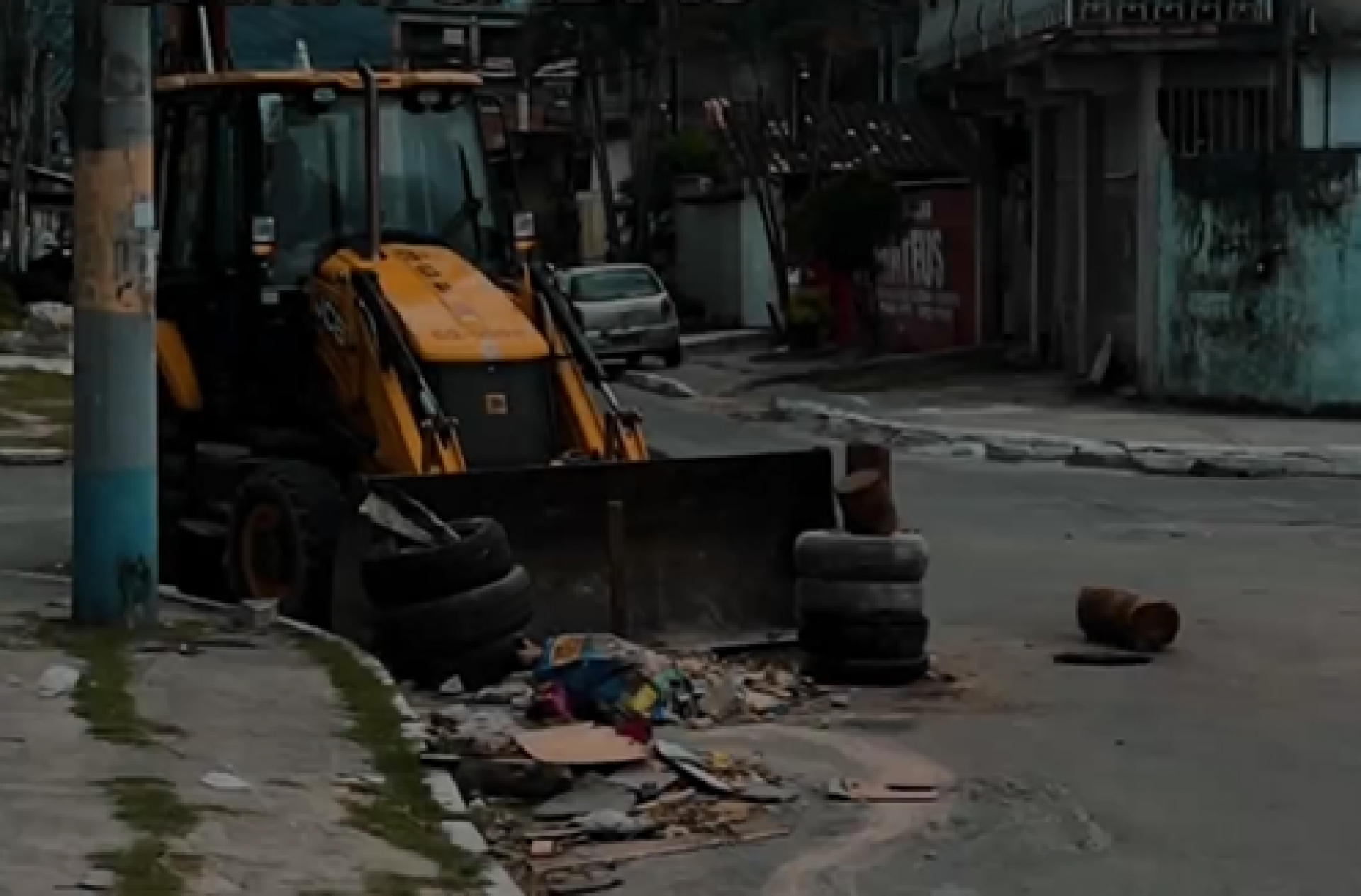 Barricadas retiradas na Comunidade da Chatuba em Mesquita - Divulgação / 20º BPM