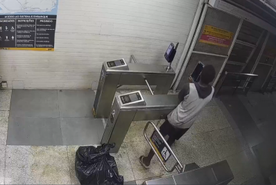 Homem acaba preso ao furtar validadores de cartões em estação do BRT 