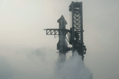 Vídeo: SpaceX faz voo de teste e consegue pousar maior foguete do mundo no oceano