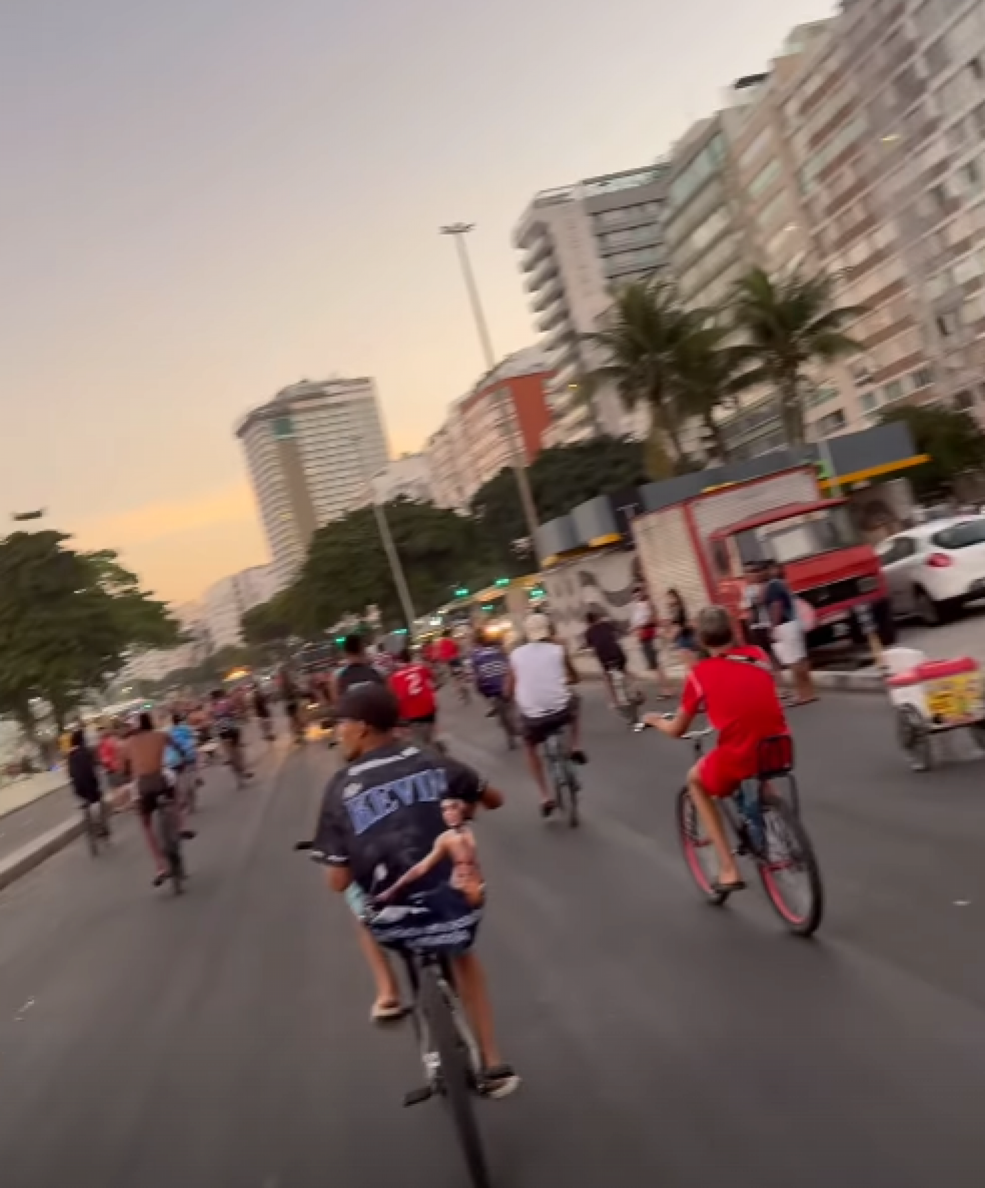 'Rolezinho' saiu da Zona Norte em direção à Copacabana, na Zona Sul - Reprodução / Redes Sociais