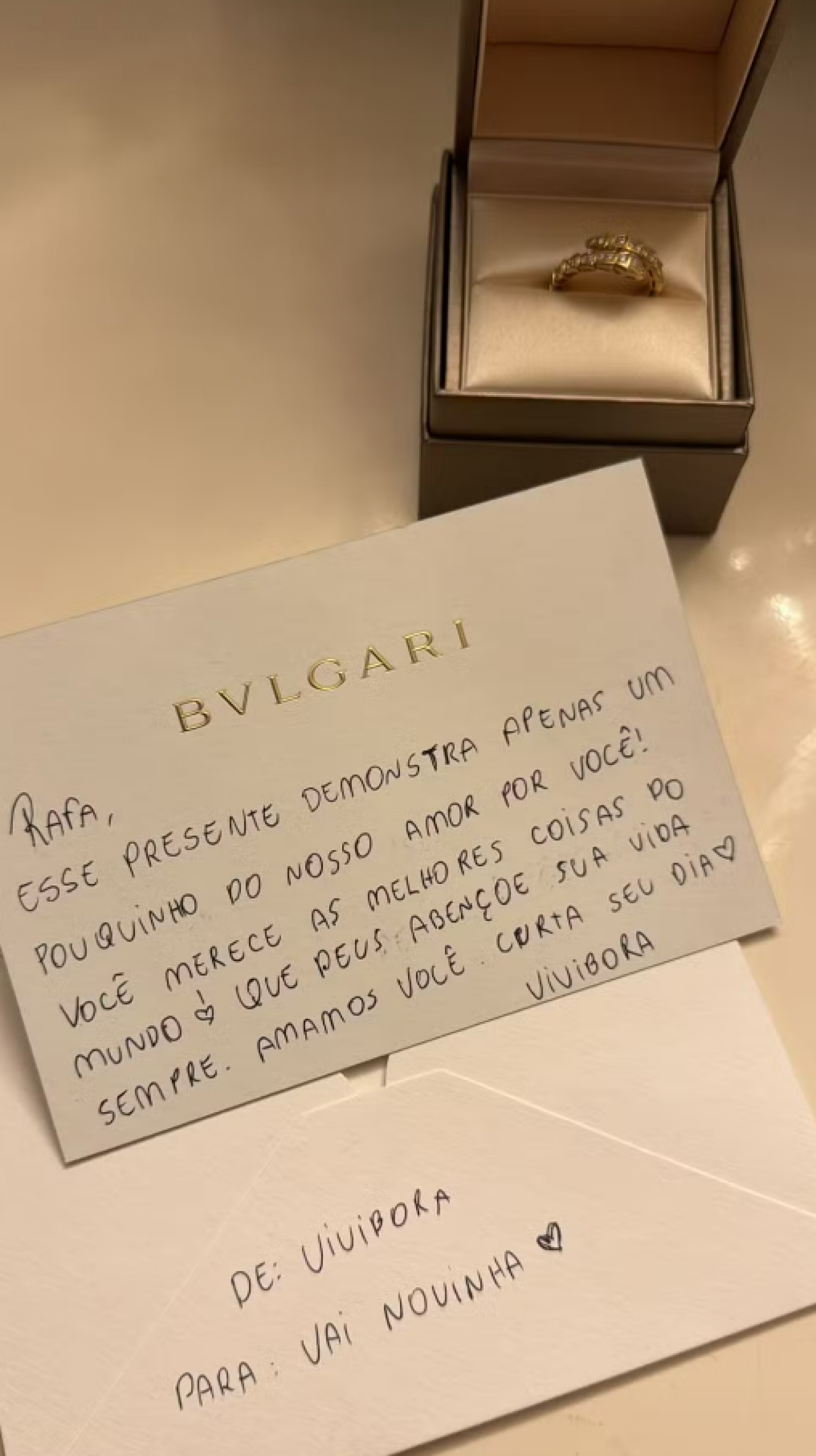 Virginia presenteia Rafa Uccman com anel luxuoso de R$ 60 mil - Foto: Reprodução