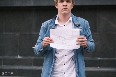 Justiça russa interna jovem de 19 anos em hospital psiquiátrico por oposição à guerra na Ucrânia