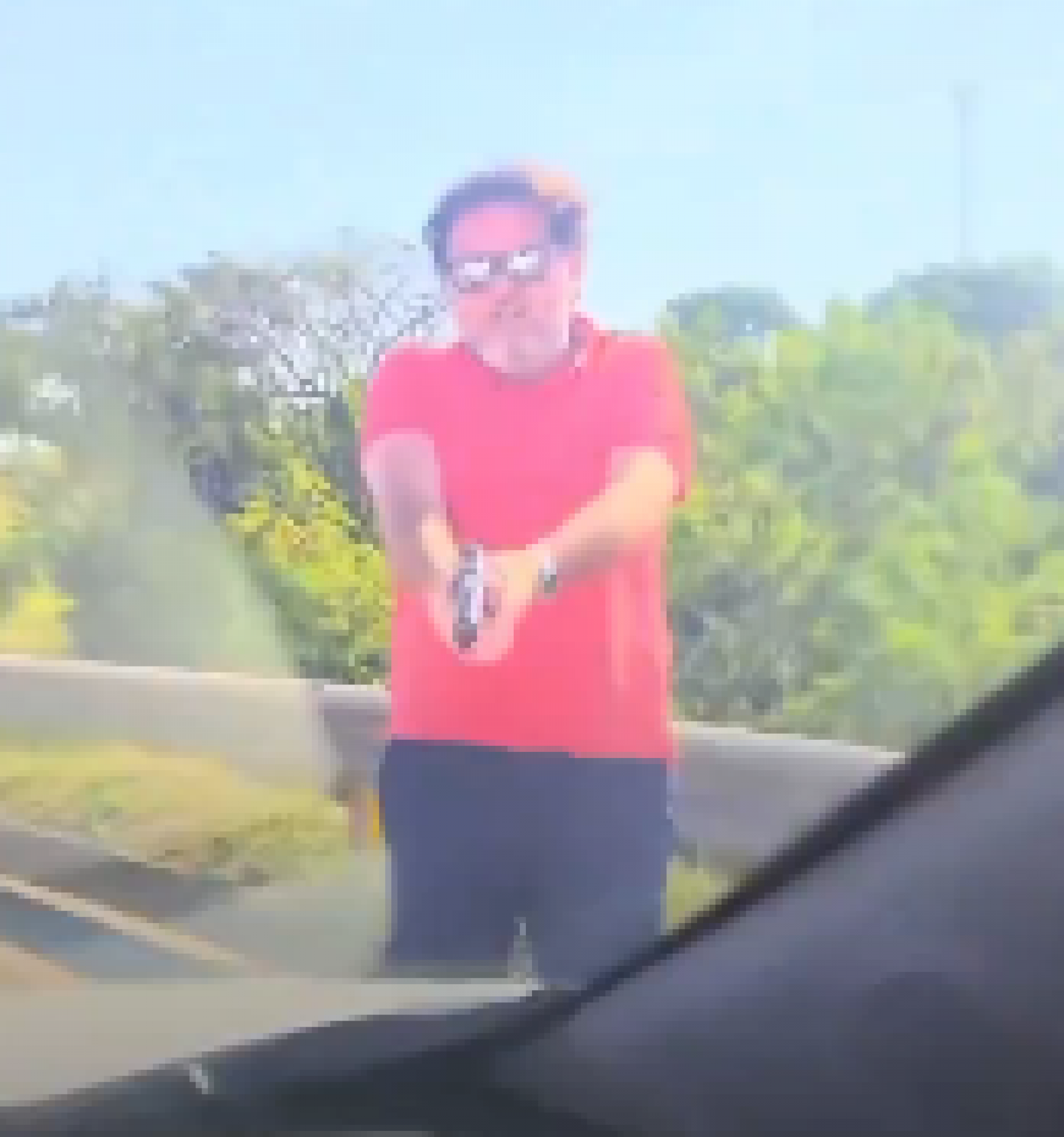 Momento em que atirador dispara diversas vezes contra carro após discussão de trânsito na sexta-feira (14)