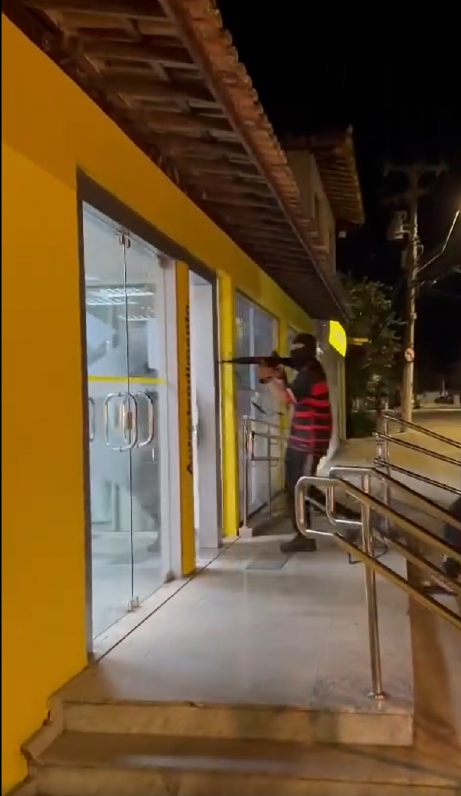 Homens simularam assalto &agrave; uma ag&ecirc;ncia banc&aacute;ria em B&uacute;zios